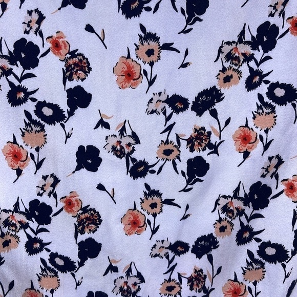 French Connection White Floral Fit and Flare
Dress Size 4 - Picture 4 of 9